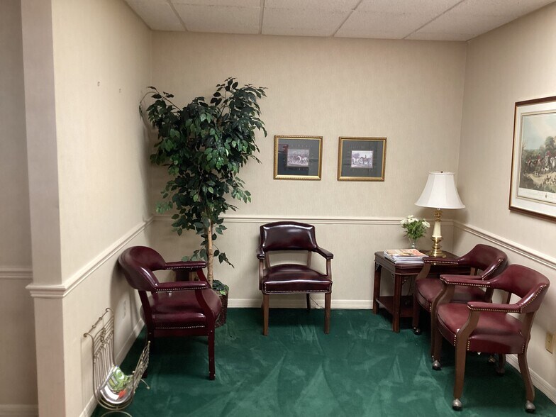 More Photos Of 1001 N Washington Blvd, Sarasota Office For Lease