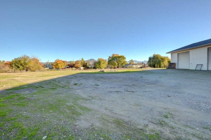 More Photos Of 6804 Agate Rd, White City Flex For Sale