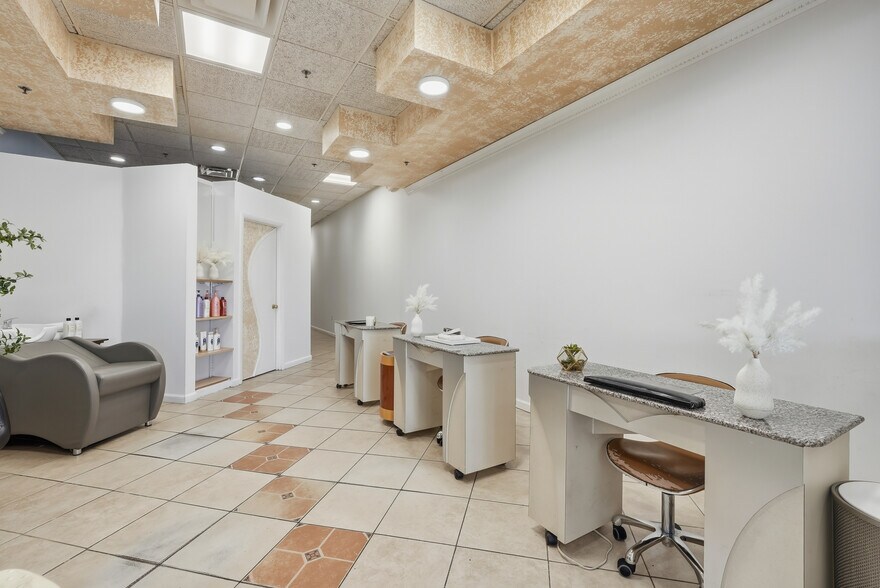 More Photos Of 9536 Liberia Ave, Manassas Supermarket For Lease