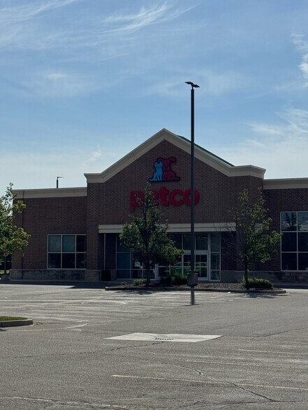 More Photos Of 50700-50870 Gratiot Ave, Chesterfield Unknown For Lease