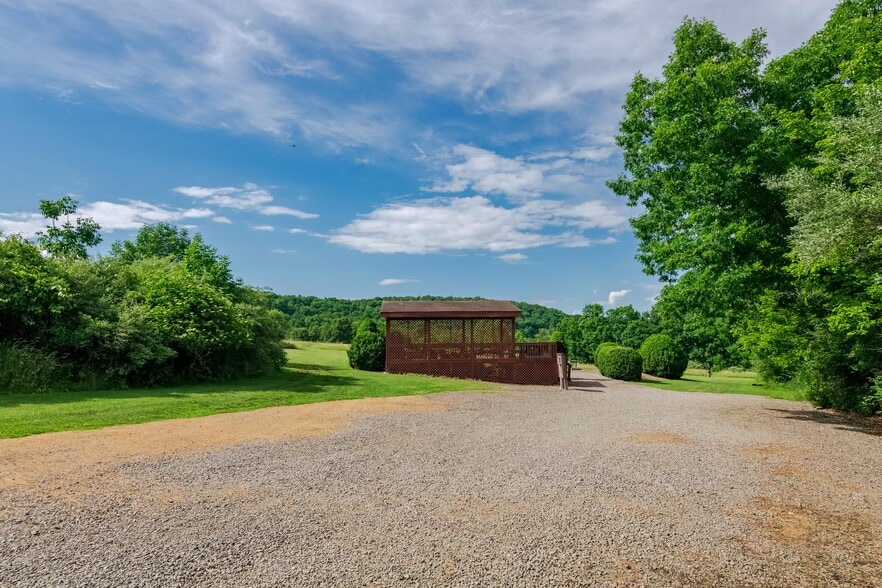 More Photos Of 175 Decoverly Lane, Falls Specialty For Sale