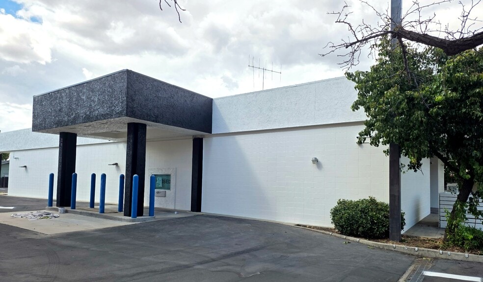 More Photos Of 231-233 E Yosemite Ave, Madera Bank For Sale