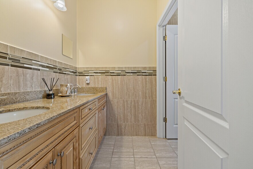 More Photos Of 68 Main St, Monsey Apartments For Sale