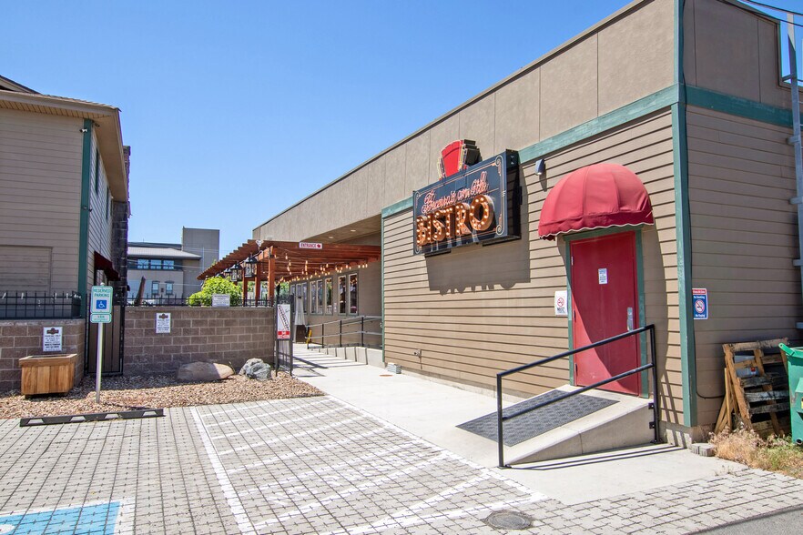More Photos Of 638 SW 6th St, Redmond Restaurant For Sale