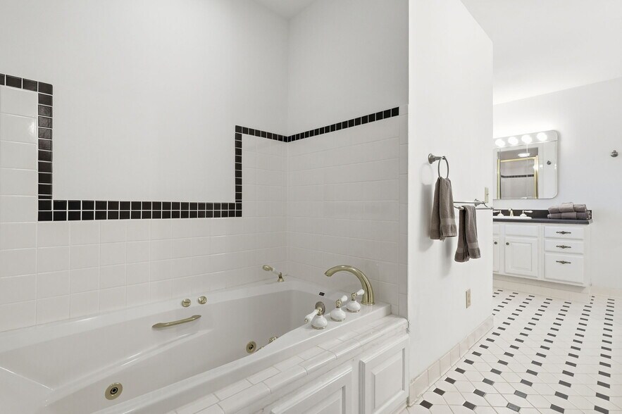 More Photos Of 1644 Broadstone Rd, Banner Elk General Retail For Sale