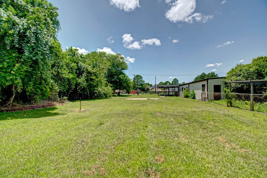 More Photos Of 3019 Dickinson Ave, Dickinson Freestanding For Sale