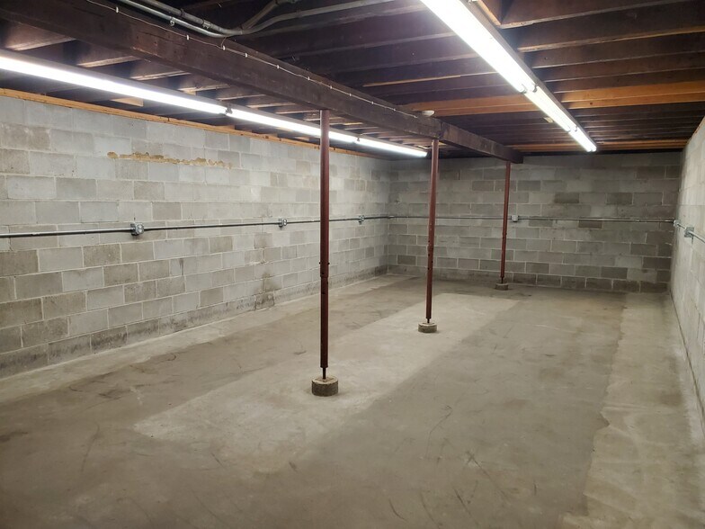 More Photos Of 802 Pierce St, Omaha Warehouse For Sale