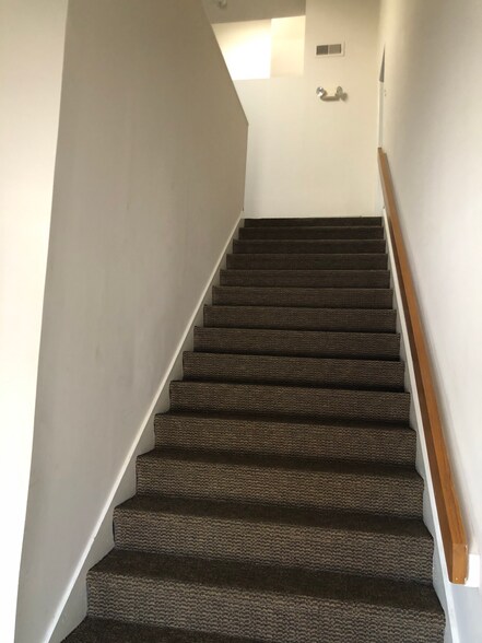 More Photos Of 17300 El Camino Real, Houston Office For Sale