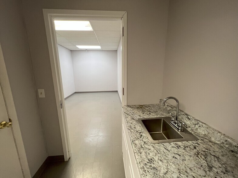 More Photos Of 3706 Crondall Ln, Owings Mills Flex For Lease