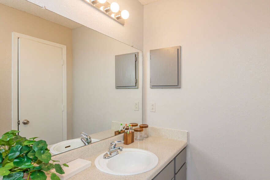 More Photos Of 5816 Covington Hwy, Decatur Apartments For Sale