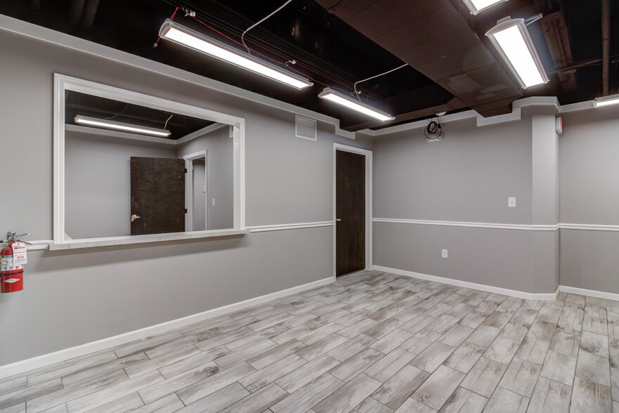 More Photos Of 25300 Lorain Rd, North Olmsted Medical For Lease