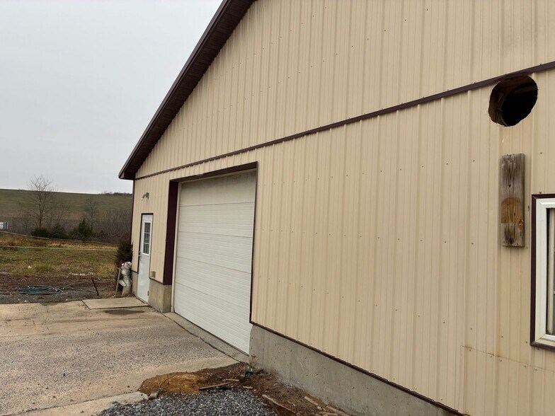 More Photos Of 40 Running Pump Rd, Newville Industrial For Lease