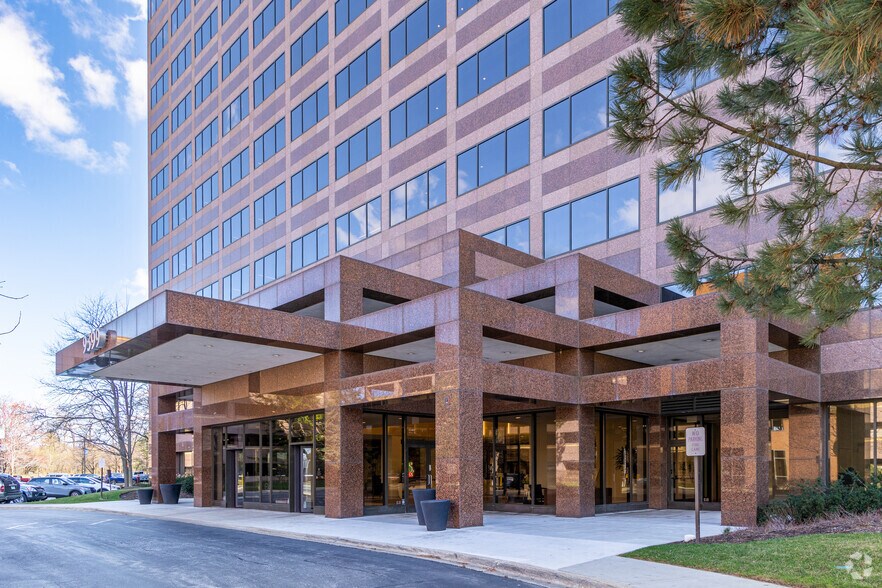 More Photos Of 9399 W Higgins Rd, Rosemont Office For Lease