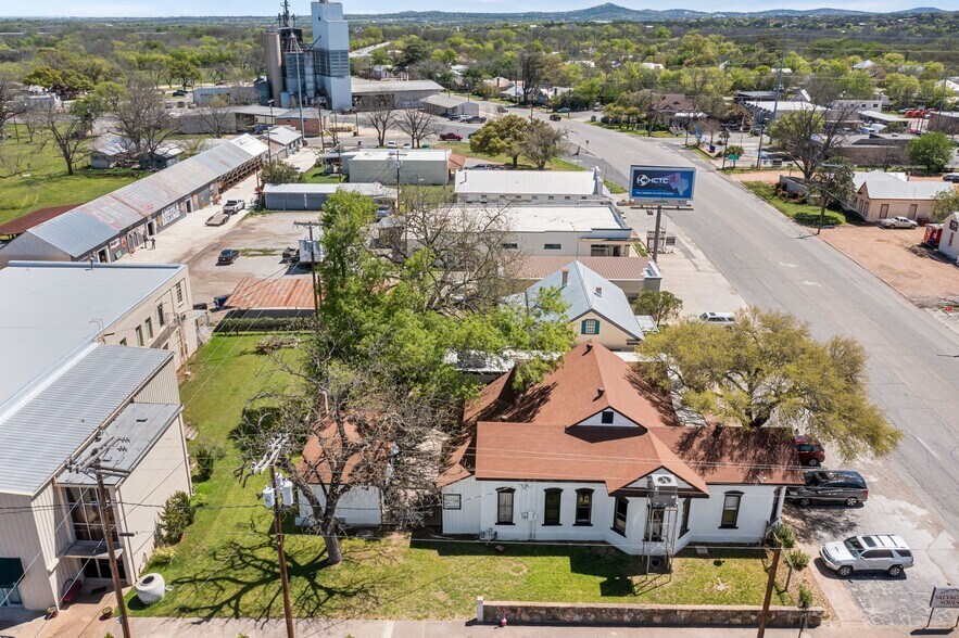More Photos Of 702 Front St, Comfort Freestanding For Sale