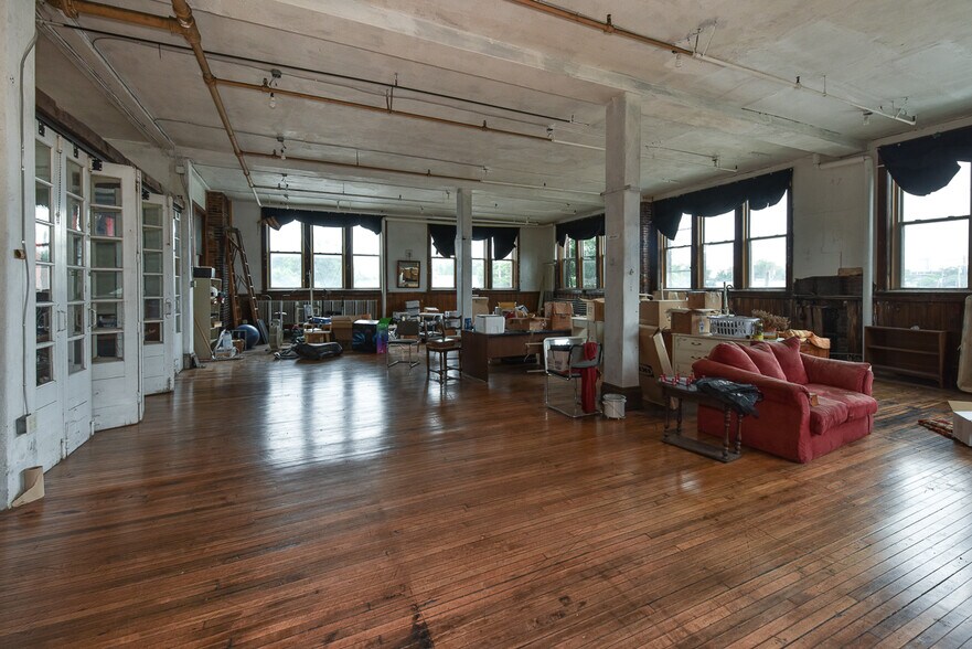 More Photos Of 4403 St Clair Ave, Cleveland Coworking Space