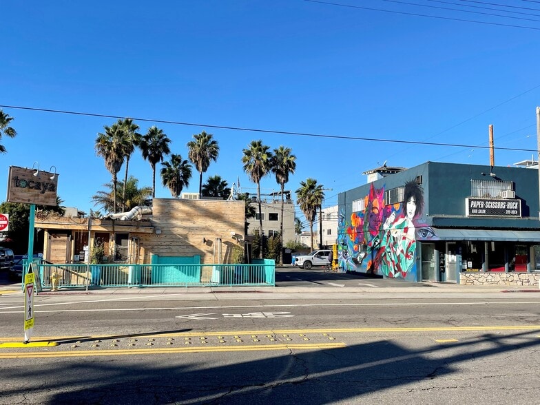 More Photos Of 1711-1715 Pacific Ave, Venice Unknown For Lease