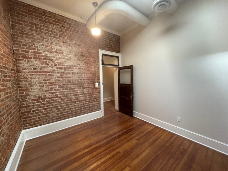 More Photos Of 121-129 N Main St, Mooresville Storefront Retail Office For Lease