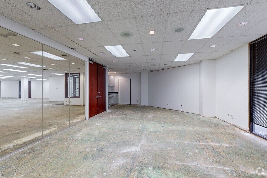More Photos Of 2655 Villa Creek Dr, Dallas Office For Lease