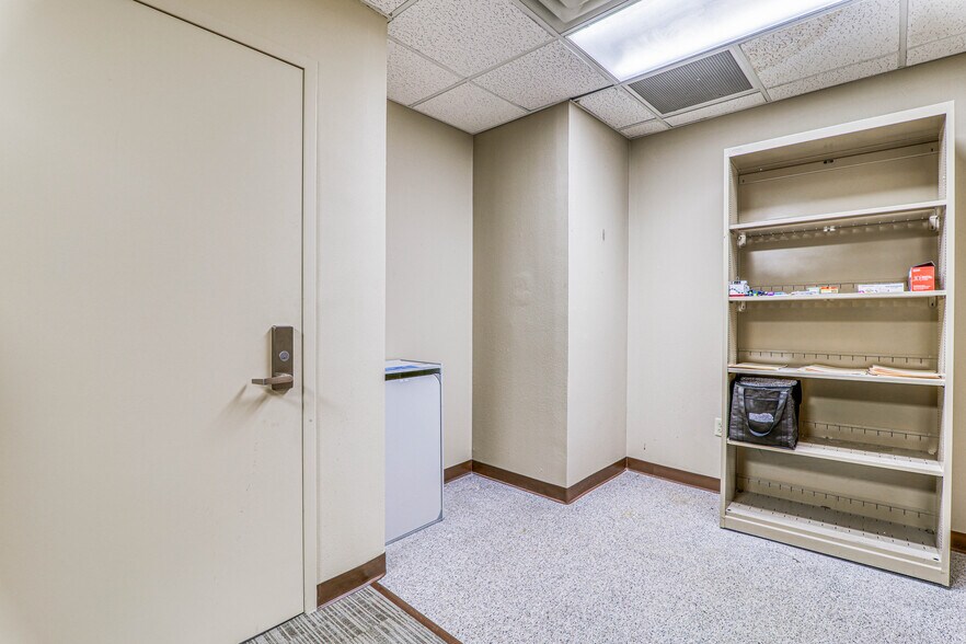 More Photos Of Sundland Park & Mesa Hills Dr., El Paso Office For Lease