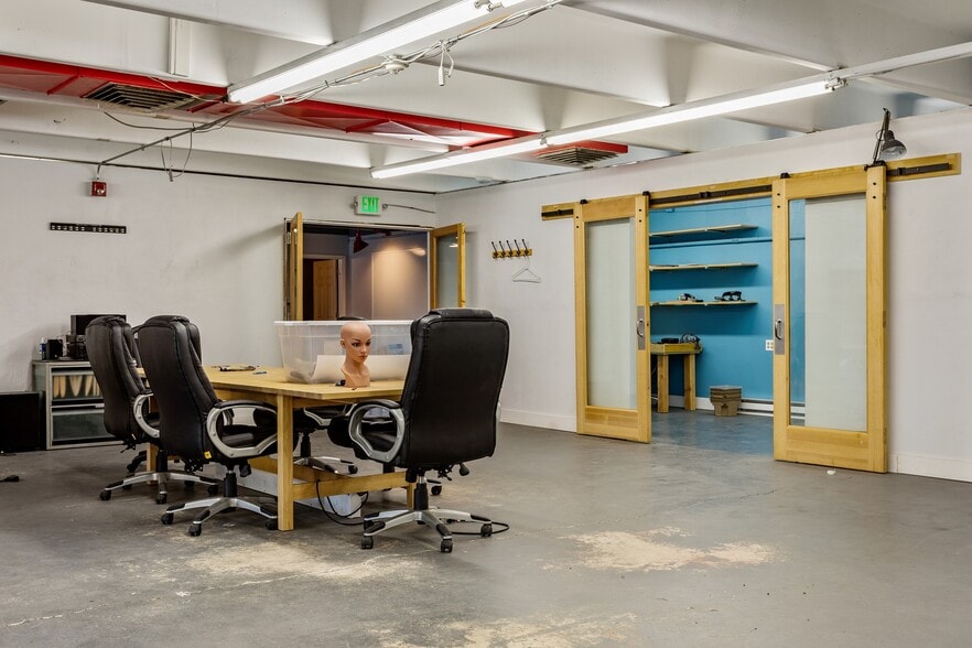 More Photos Of 3535 S Irving St, Sheridan Warehouse For Lease