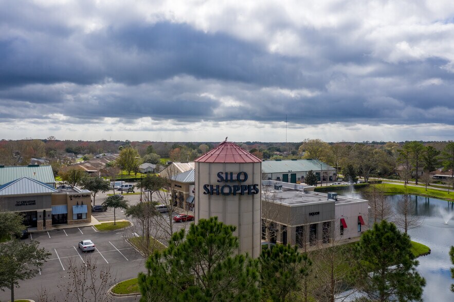 More Photos Of 2219 County Road 220, Middleburg General Retail For Lease