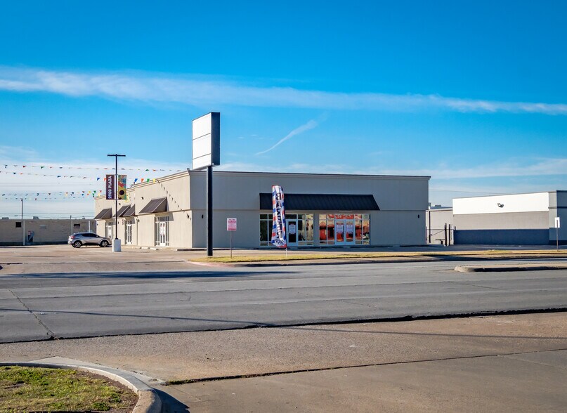 More Photos Of 2900 Walnut Hill Ln, Dallas Unknown For Lease