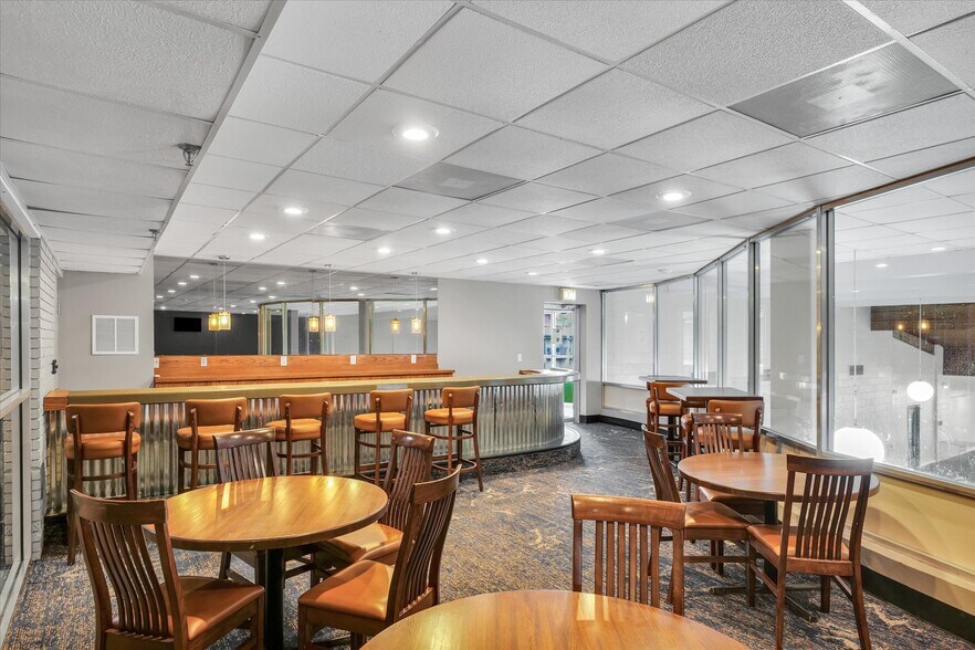 More Photos Of 1907 N Cunningham Ave, Urbana Hotel For Sale