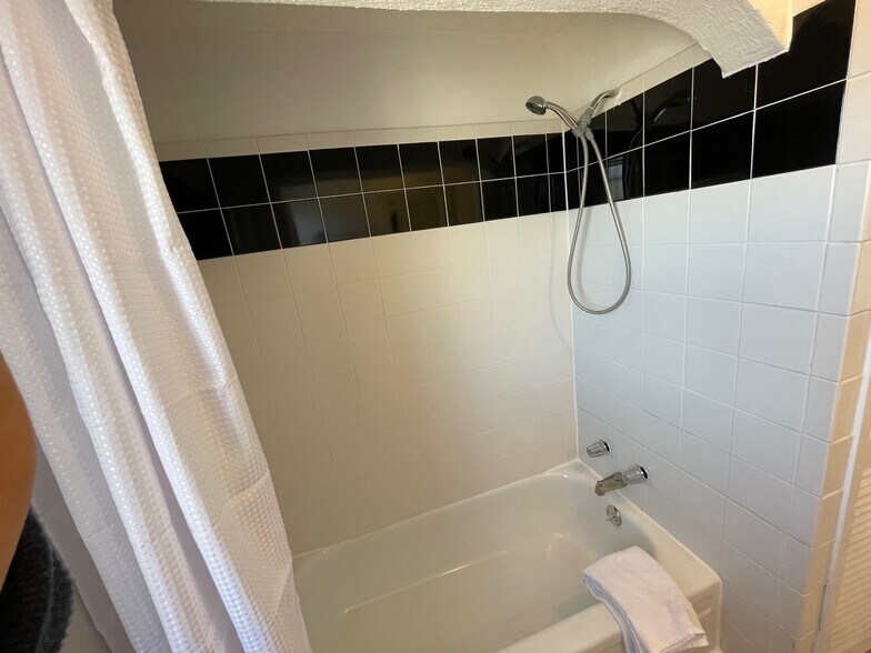 More Photos Of 4142 Crescent Dr, Saint Louis Medical For Sale