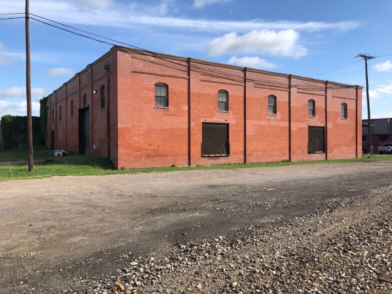 More Photos Of 310 S 9th St, Corsicana Manufacturing For Sale
