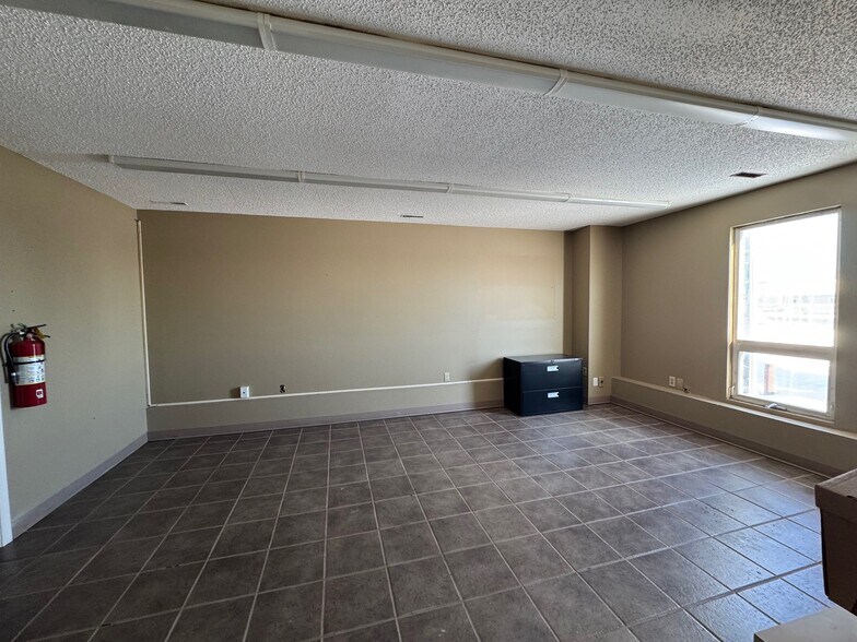 More Photos Of 5104 42 Av, Lloydminster Medical For Lease