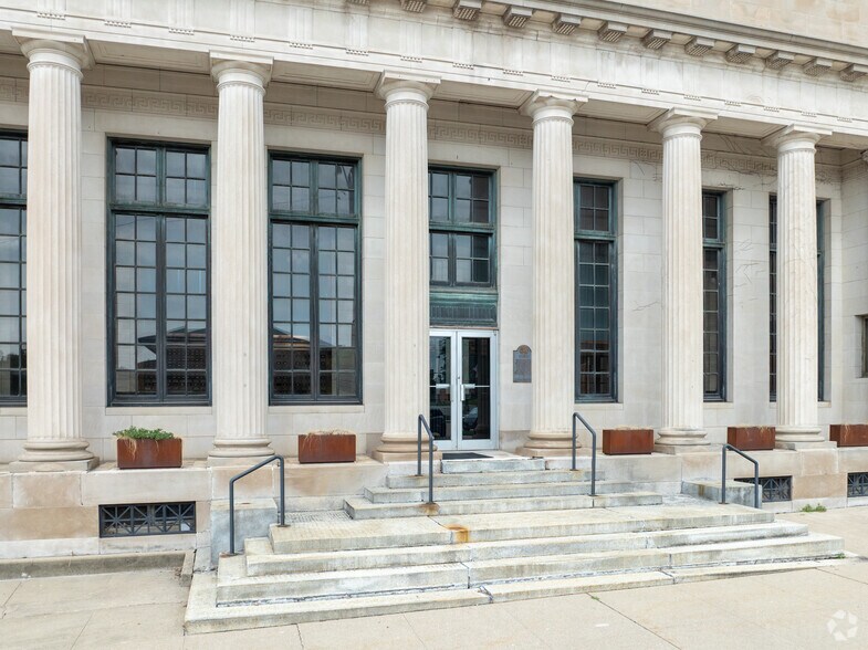 More Photos Of 241 Marquette St, LaSalle Office For Sale