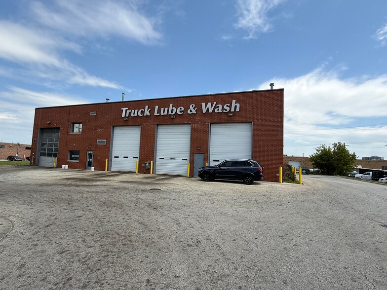 Primary Photo Of 1461 Busse Rd, Elk Grove Village Auto Repair For Sale