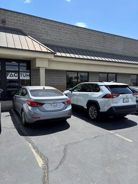 More Photos Of 8371-8395 S 700 W, Midvale Showroom For Lease