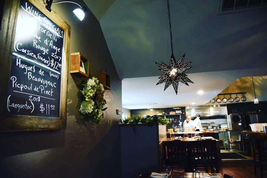 More Photos Of 322-325 Metacom Ave, Warren Restaurant For Sale