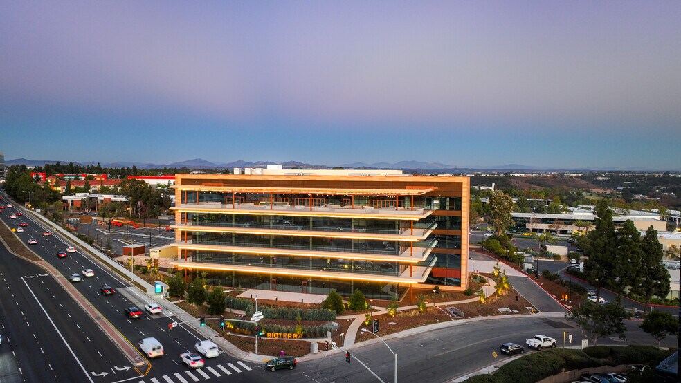 More Photos Of 5897 Oberlin Dr, San Diego Research And Development For Lease