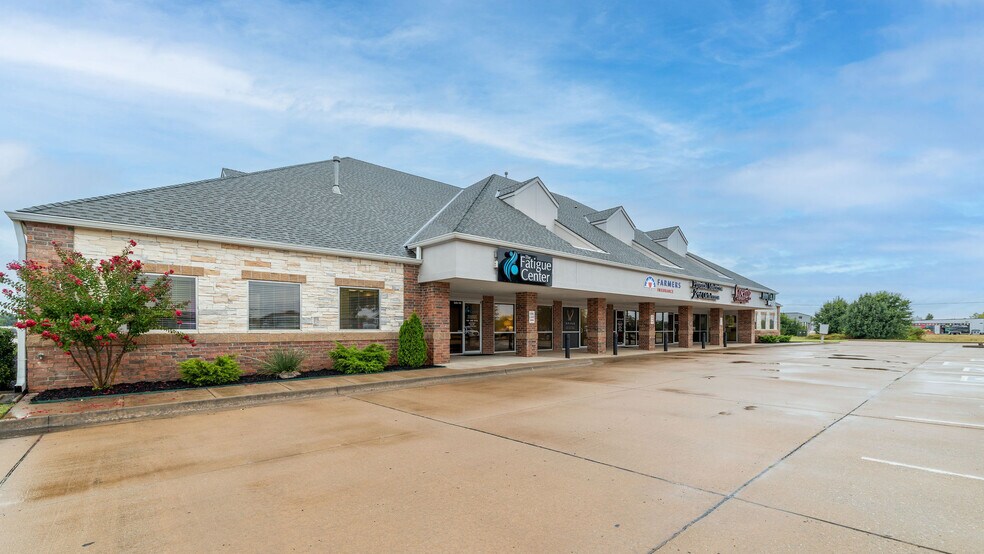Primary Photo Of 800 W 18th St, Edmond Medical For Lease