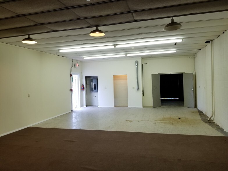 More Photos Of 2269 Sheridan Rd, Zion General Retail For Lease