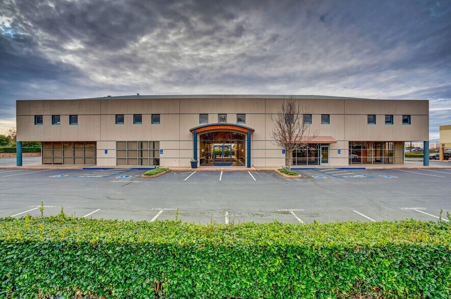 More Photos Of 25 Executive Ct, Napa Office For Lease