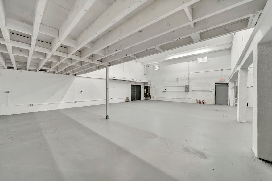 More Photos Of 67 NW 166th St, North Miami Beach Warehouse For Sale