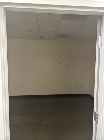 More Photos Of 27559 Newport Rd, Menifee Storefront For Lease