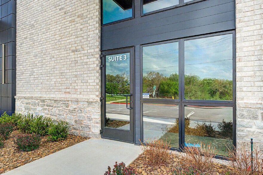 More Photos Of 4103 SW 2nd St, Bentonville Office For Lease