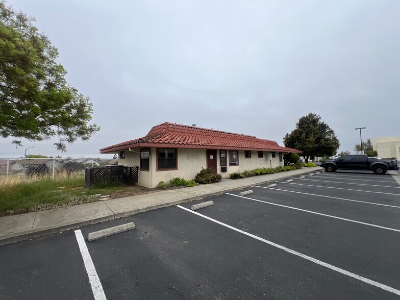 More Photos Of 901 Sunset Dr, Hollister Medical For Lease