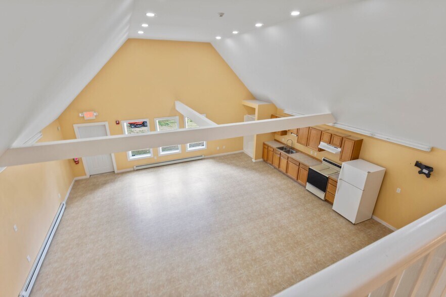 More Photos Of 204 Gray Rd, Cumberland General Retail For Sale
