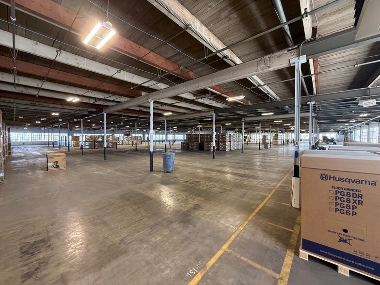 More Photos Of 220 E 14th Ave, North Kansas City Distribution For Lease