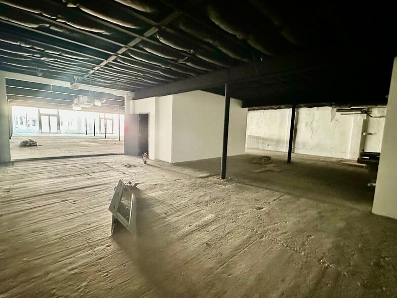 More Photos Of 2020 Harrison St, Hollywood Storefront For Lease