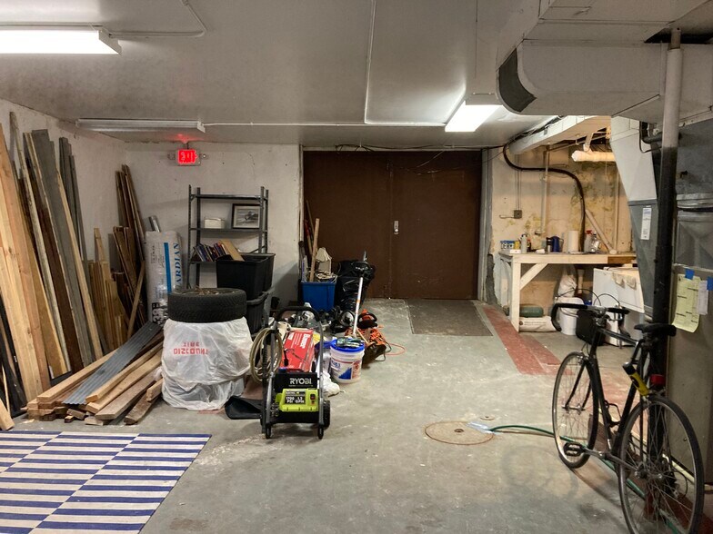 More Photos Of 2224 W 3rd St, Duluth Storefront Retail Office For Sale