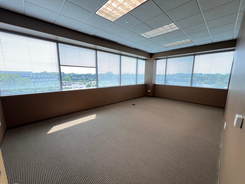 More Photos Of 10330 N Meridian St, Indianapolis Medical For Lease