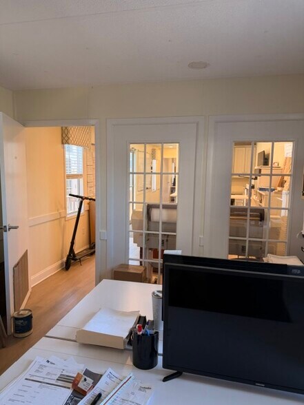 More Photos Of 98 Frelinghuysen Ave, Newark Hotel For Lease