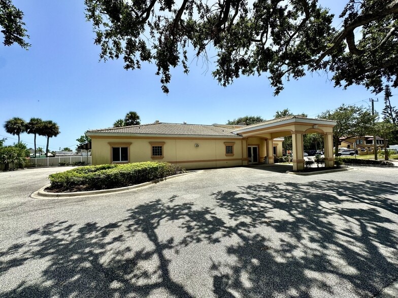 More Photos Of 614 Peninsula Dr, Daytona Beach Medical For Sale