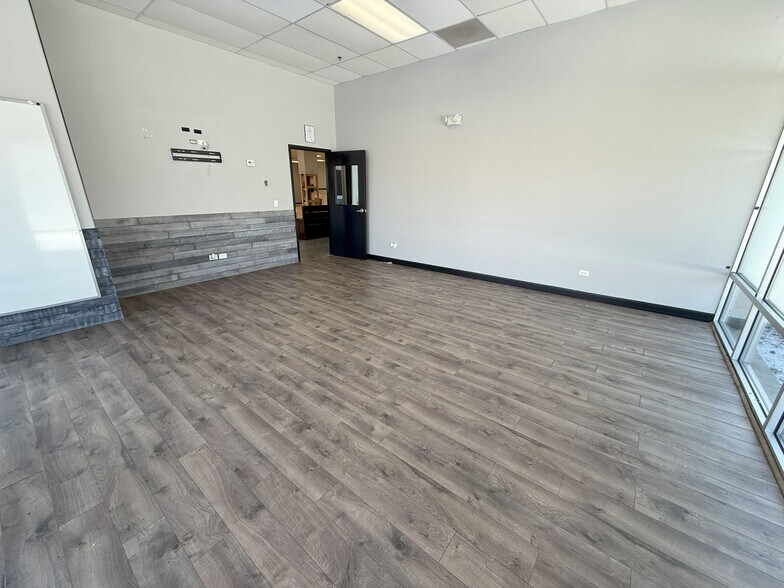 More Photos Of 1023-1049 Main St, Dundee Unknown For Lease